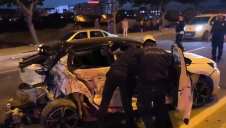 Şanlıurfa’da trafik kazası: Kamyonet ile araba çarpıştı, 4 yaralı