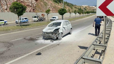 Tokat’ta feci kaza: Araç elektrik direğine çarptı, 3 kişi yaralandı