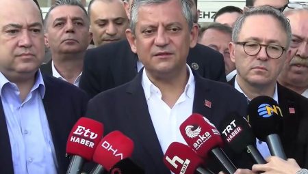 Özel’den namaz çıkışı “Yeni parti kuracak mısınız?” sorusuna net cevap